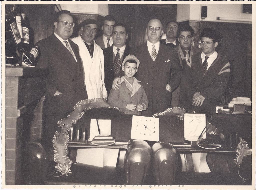 ORAN 1955 NOEL USINE D ECKMUHL.jpg